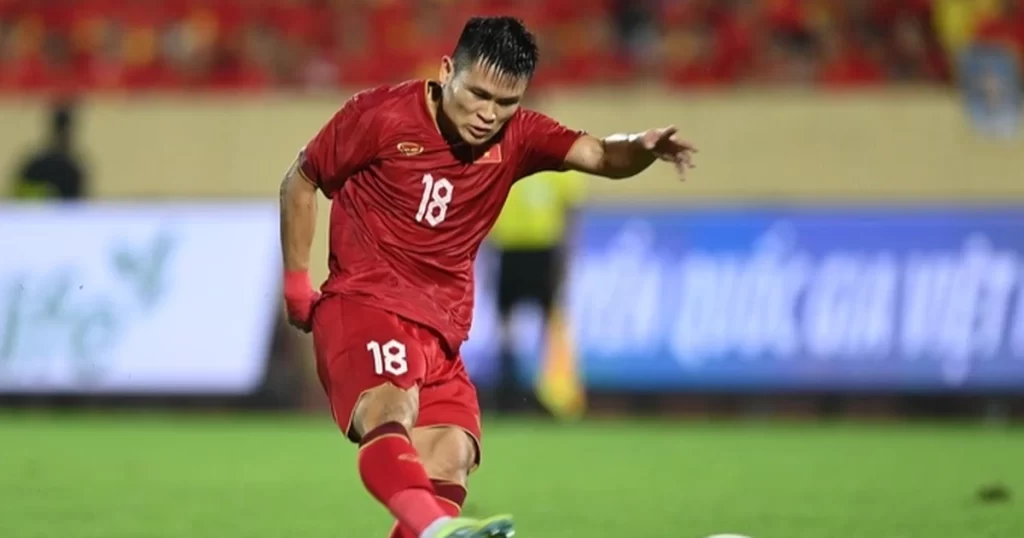 Tìm hiểu về hậu vệ cánh phải hay nhất của bóng đá Việt Nam